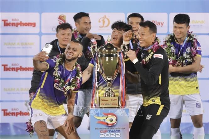 Các cầu thủ Hà Nội vui mừng khi đoạt Siêu cúp Quốc gia. Ảnh: Minh Quyết - TTXVN