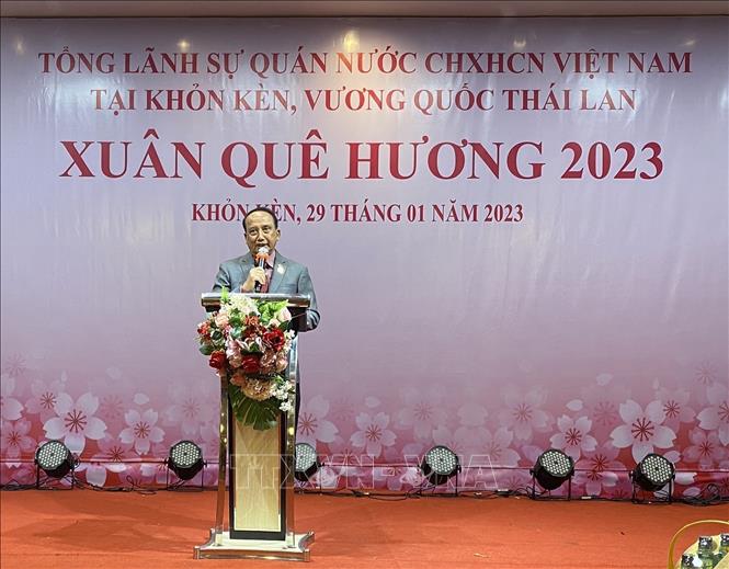 Chủ tịch Hội người Việt Nam toàn Thái Lan Nguyễn Ngọc Thìn phát biểu tại buổi lễ. Ảnh: TTXVN phát