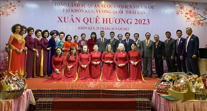 Kiều bào vùng Đông Bắc Thái Lan dự chương trình Xuân Quê hương 2023 tại Khỏn Kèn, Thái Lan. Ảnh: TTXVN phát