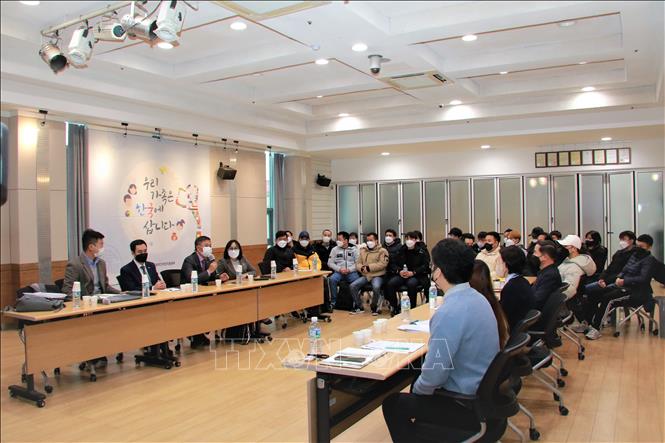 Trong ảnh: Quang cảnh buổi làm việc giữa Đoàn công tác của Trung tâm lao động ngoài nước và Trung tâm Ansan. Ảnh: Đức Hưng - PV TTXVN tại Hàn Quốc
