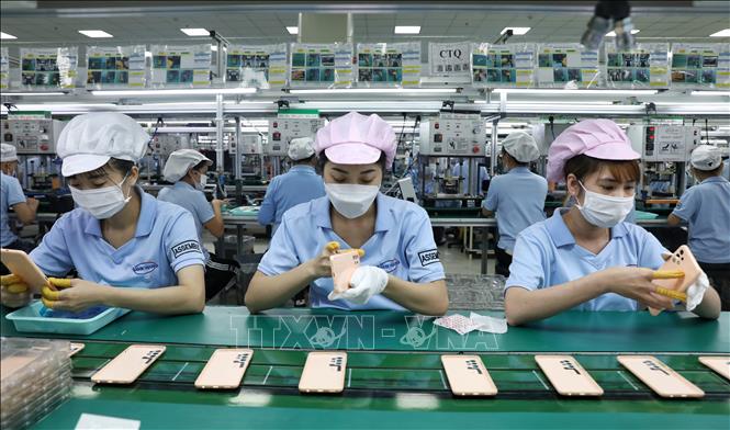 Production of the Korean-invested Samkwang Vina Co. Ltd at the Quang Chau IP, the northern province of Bac Giang. VNA Photo: Danh Lam