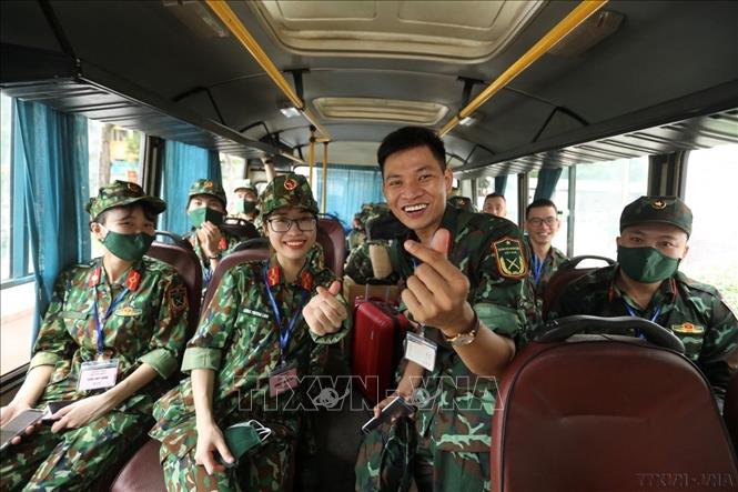 Nụ cười rạng rỡ của các học viên Học viện Quân y trước khi lên đường vào Nam chống dịch COVID-19. Ảnh: Minh Quyết - TTXVN