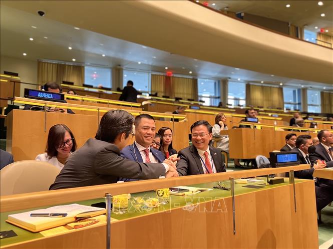 Đoàn Việt Nam tham dự phiên họp bỏ phiếu và công bố kết quả thành viên Hội đồng Nhân quyền LHQ. Theo đó, Việt Nam đã trúng cử, trở thành thành viên của Hội đồng Nhân quyền LHQ nhiệm kỳ 2023 - 2025 tại phiên họp của Đại hội đồng LHQ khóa 77 ở New York (Mỹ). Ảnh: TTXVN phát