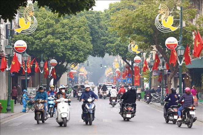 Hà Nội trang hoàng đường phố chào mừng 93 năm ngày thành lập Đảng - Ảnh ...