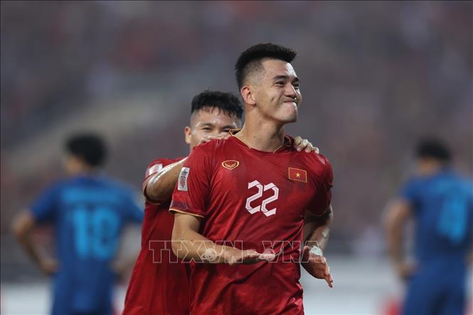 Tien Linh (22) scores a gold for Vietnam in the 2022 AFF Cup first-leg final match with Thailand at the My Dinh Stadium in Hanoi on January 13. VNA Photo: Minh Quyết