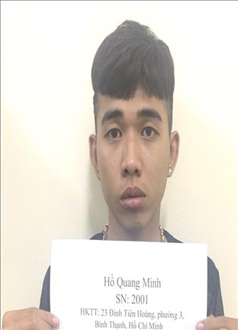 Đối tượng cướp giật tài sản Hồ Quang Minh tại cơ quan Công an huyện Nhơn Trạch. Ảnh: TTXVN phát