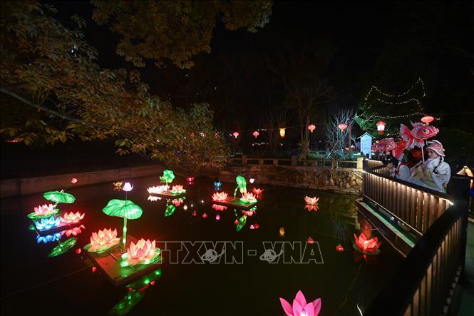 Đèn lồng được thắp sáng rực rỡ trong Lễ hội Đèn lồng tại tỉnh Chiết Giang, Trung Quốc. Ảnh: THX/TTXVN