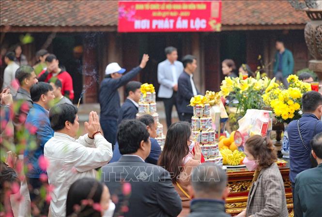 Sau 3 năm không tổ chức để phòng, chống dịch bệnh COVID-19, năm nay chính lễ lại đúng vào ngày nghỉ cuối tuần, nên dự báo số lượng khách về dự lễ hội sẽ rất đông. Ảnh: Thanh Tùng - TTXVN