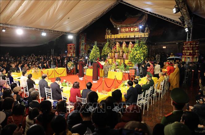 Quang cảnh khai mạc lễ phát lương Đức Thánh Trần ở đền Trần Thương (Hà Nam). Ảnh: Thanh Tùng - TTXVN 