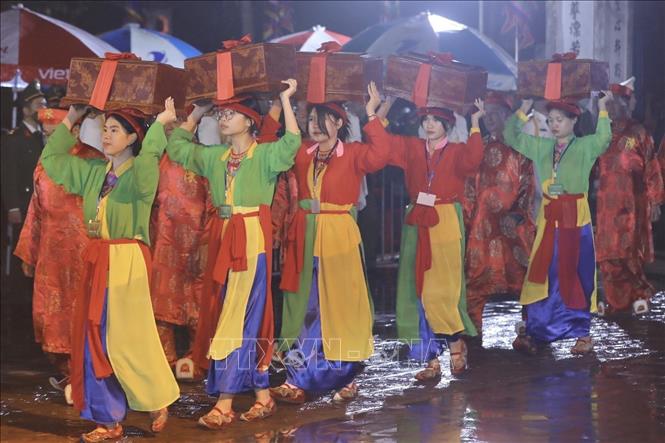 Nghi thức dâng lễ trước giờ Khai ấn. Ảnh: Minh Quyết - TTXVN