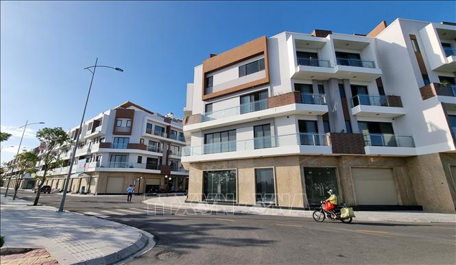 Trong ảnh: Khu phức hợp căn hộ, nhà phố liền kề được chủ đầu tư xây dựng tại trung tâm thành phố Phan Rang – Tháp Chàm (Ninh Thuận). Ảnh: Nguyễn Thành – TTXVN