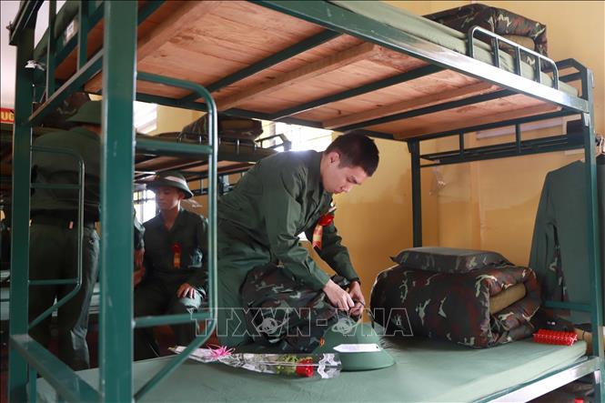Chiến sĩ mới tại Trung đoàn bộ binh 24. Ảnh: Hoàng Hùng - TTXVN 