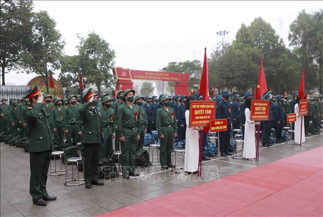 Các tân binh tại lễ giao nhận quân được tổ chức ở thành phố Từ Sơn, tỉnh Bắc Ninh. Ảnh: Hoàng Hùng - TTXVN  