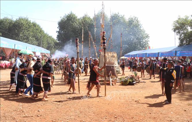 Cồng chiêng là nét đẹp văn hóa của người dân tộc thiểu số tại Tây Nguyên, mang tính kết nối cộng đồng rất cao. Ảnh: Hồng Điệp - TTXVN