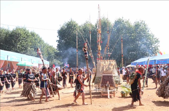 Cồng chiêng là nét đẹp văn hóa của người dân tộc thiểu số tại Tây Nguyên, mang tính kết nối cộng đồng rất cao. Ảnh: Hồng Điệp - TTXVN