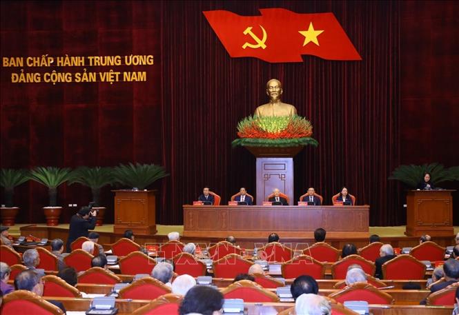 The Politburo on February 6 hold a meeting with former senior leaders of the Party, State and Vietnam Fatherland Front on the occasion of the 93rd anniversary of the Communist Party of Vietnam and the Lunar New Year. VNA Photo: Văn Điệp