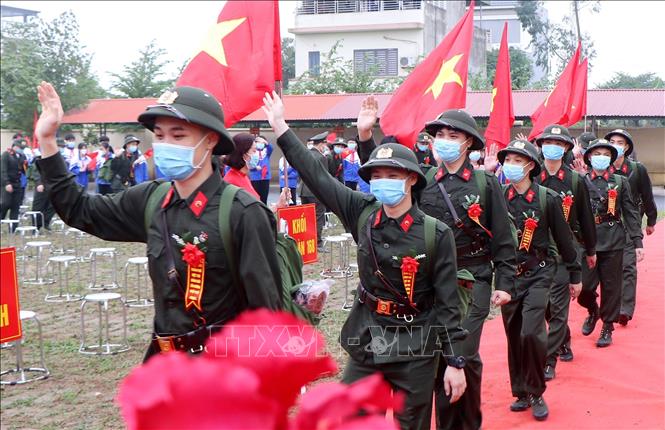 Trong ảnh: Thanh niên Đất Tổ hăng hái lên đường nhập ngũ. Ảnh: Trung Kiên - TTXVN