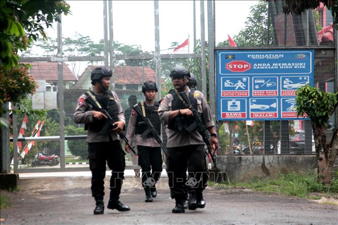 Lực lượng chống khủng bố tuần tra tại Bogor, Indonesia. Ảnh: AFP/TTXVN