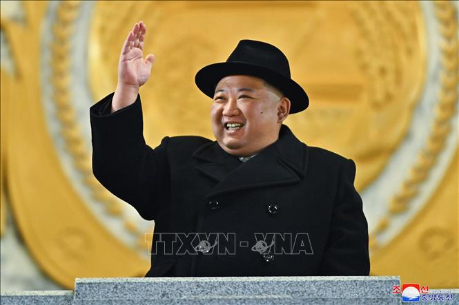Nhà lãnh đạo Triều Tiên Kim Jong-un dự lễ duyệt binh kỷ niệm 75 năm thành lập Lực lượng Vũ trang Nhân dân (KPA) của Triều Tiên ở thủ đô Bình Nhưỡng ngày 8/2/2023. Ảnh: KCNA/ TTXVN