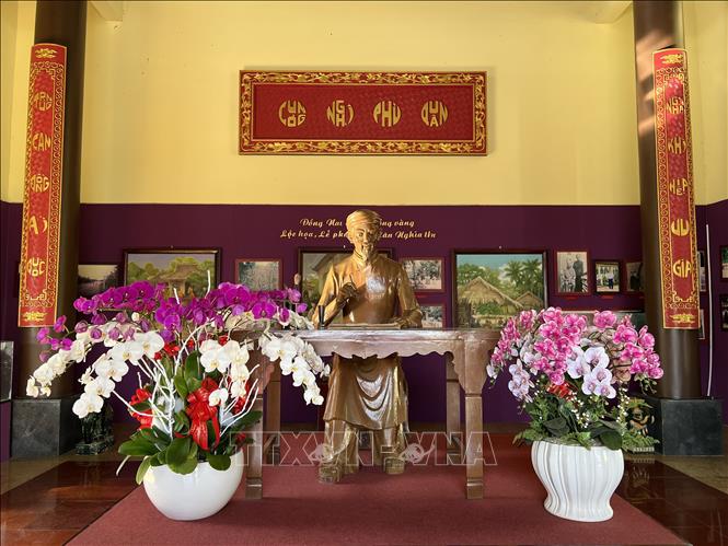 Tượng bán thân của danh nhân văn hóa Thủ khoa Bùi Hữu Nghĩa trong khu Nhà tưởng niệm. Ảnh: Ánh Tuyết - TTXVN