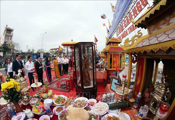 Participants pray for plenteous hauls of fish, safe voyages, and peace for the nation. VNA Photo: Trần Lê Lâm 