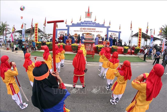 Participants pray for plenteous hauls of fish, safe voyages, and peace for the nation. VNA Photo: Trần Lê Lâm 