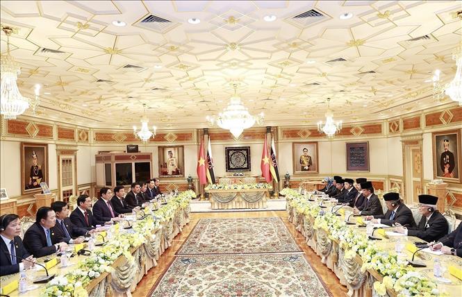PM Pham Minh Chinh holds talks with Sultan of Brunei Hassanal Bolkiah  VNA Photo: Dương Giang