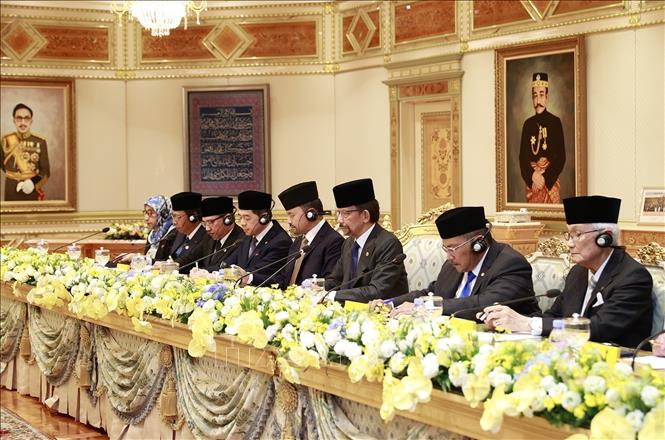 Sultan of Brunei Hassanal Bolkiah and the delegation of Brunei at the talks. VNA Photo: Dương Giang
