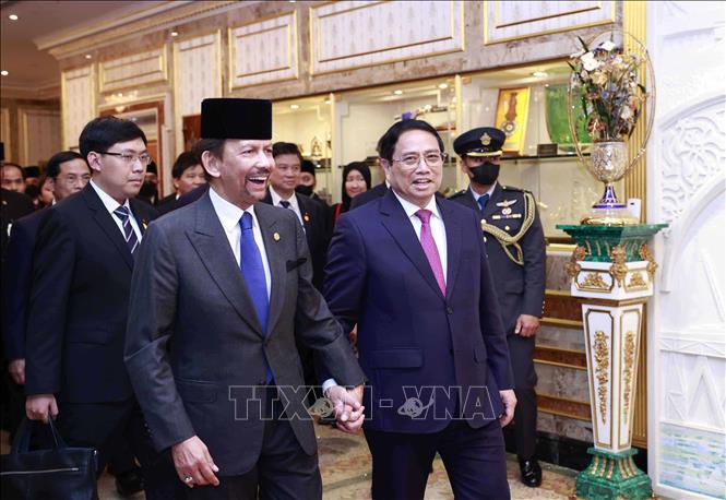 PM Pham Minh Chinh and Sultan of Brunei Hassanal Bolkiah hold talks. VNA Photo: Dương Giang
