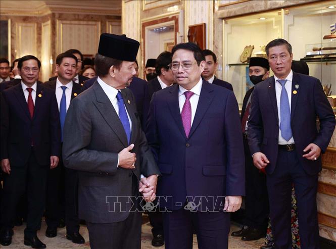 PM Pham Minh Chinh and Sultan of Brunei Hassanal Bolkiah hold talks. VNA Photo: Dương Giang