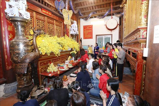Người dân Lạng Sơn và du khách đến lễ đền Kỳ Cùng ngày 12/2/2023. Ảnh: Anh Tuấn – TTXVN