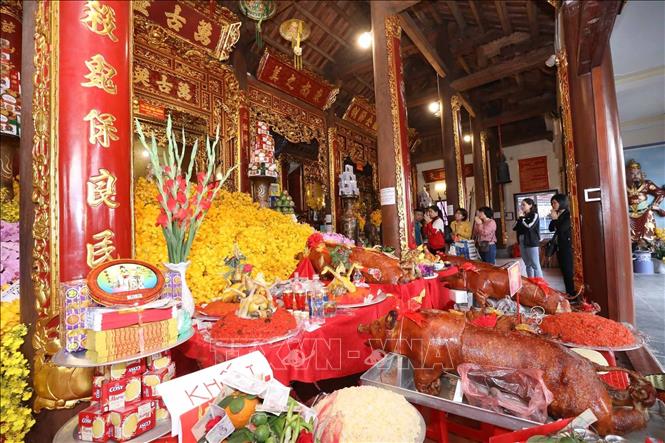 Người dân Lạng Sơn và du khách đến lễ đền Kỳ Cùng ngày 12/2/2023. Ảnh: Anh Tuấn – TTXVN