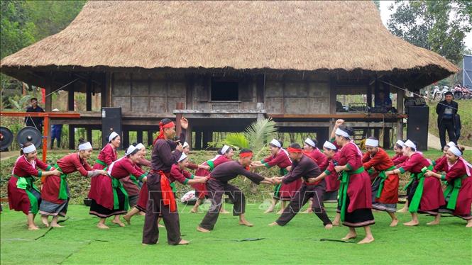Trò chơi kéo co của dân tộc Thổ tỉnh Thanh Hoá. Ảnh: Tuấn Đức - TTXVN