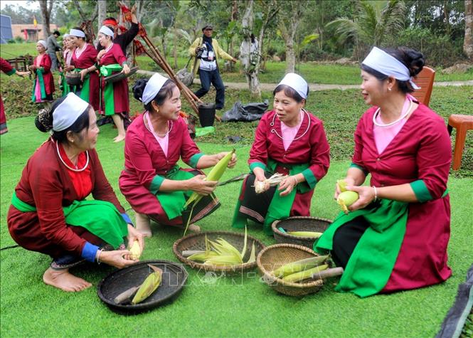 Tái hiện cảnh sinh hoạt hàng ngày của người Thổ tỉnh Thanh Hoá. Ảnh: Tuấn Đức - TTXVN