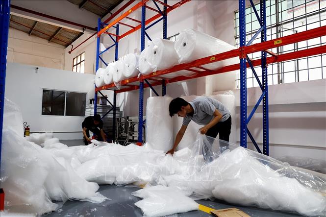 Trong ảnh: Nhà xưởng cho thuê làm logistics (kho bãi hậu cần) tại thành phố Thủ Đức, Thành phố Hồ Chí Minh. Ảnh: Hồng Đạt - TTXVN
