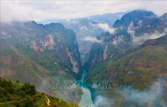 Trong ảnh: Hẻm Tu Sản - danh thắng kỳ vĩ của Hà Giang. Ảnh: Nam Thái - TTXVN