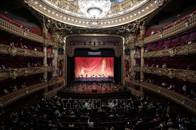 Khán phòng trong nhà hát opera Palais Garnier ở thủ đô Paris (Pháp). Ảnh: AFP/TTXVN