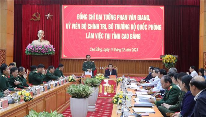 Bộ trưởng Quốc phòng Phan Văn Giang phát biểu trong buổi làm việc với lãnh đạo tỉnh Cao Bằng. Ảnh: Quốc Đạt - TTXVN