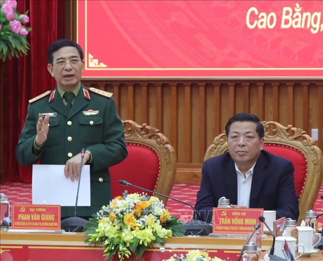 Bộ trưởng Quốc phòng Phan Văn Giang phát biểu trong buổi làm việc với lãnh đạo tỉnh Cao Bằng.
Ảnh: Quốc Đạt - TTXVN