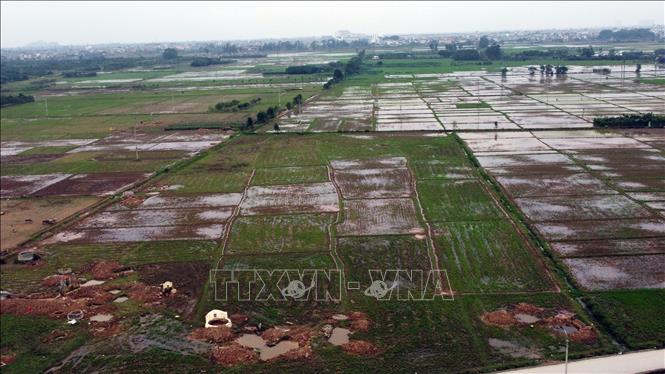 Phần diện tích GPMB qua xã La Phù chủ yếu là đất canh tác nông nghiệp, kênh mương nội đồng, trong đó có 81 ngôi mộ. Ảnh: Huy Hùng - TTXVN