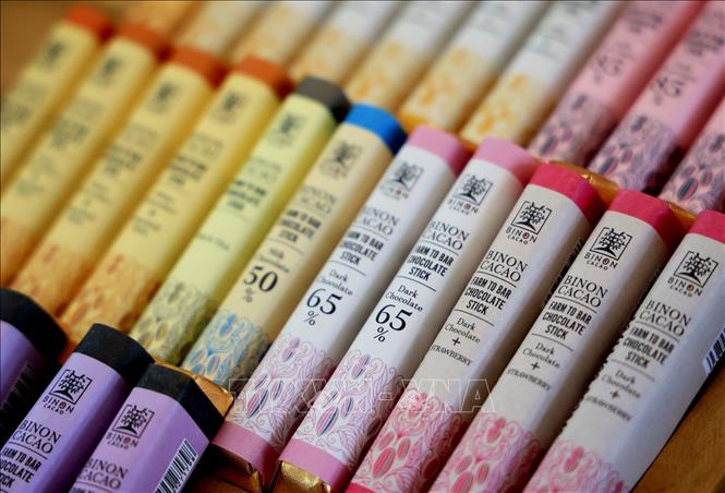 Trong ảnh: Các sản phẩm thương hiệu Binon Cacao bán trong các siêu thị Nhật Bản tại Việt Nam và xuất khẩu đi Nhật Bản. Ảnh: Hồng Đạt - TTXVN
