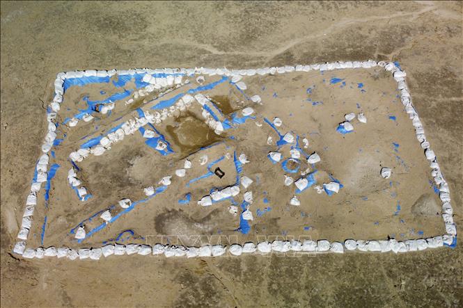 Tàn tích của một quán bia có niên đại gần 5.000 năm được phát hiện tại phía Đông Bắc thành phố Nasiriyah (Iraq), ngày 11/2/2023. Ảnh: AFP/TTXVN