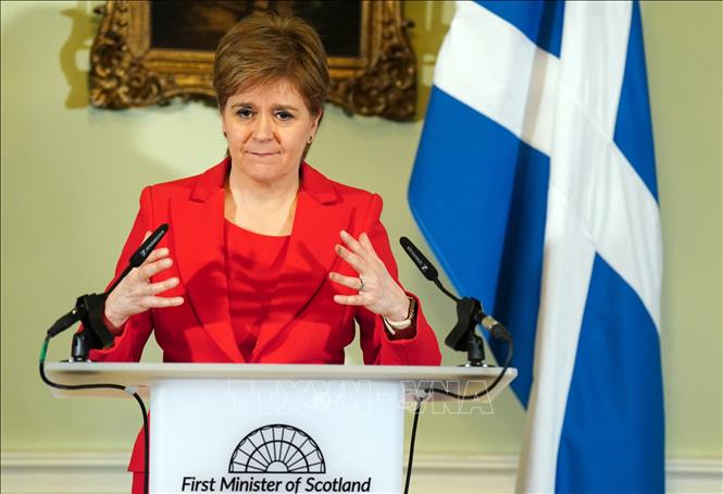 Thủ hiến vùng Scotland (Vương quốc Anh) Nicola Sturgeon tuyên bố từ chức tại cuộc họp báo ở Edinburgh ngày 15/2/2023. Ảnh: AFP/ TTXVN 