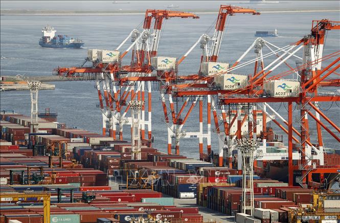Trong ảnh: Cảng container Tokyo ở Koto, Nhật Bản. Ảnh: Kyodo/TTXVN