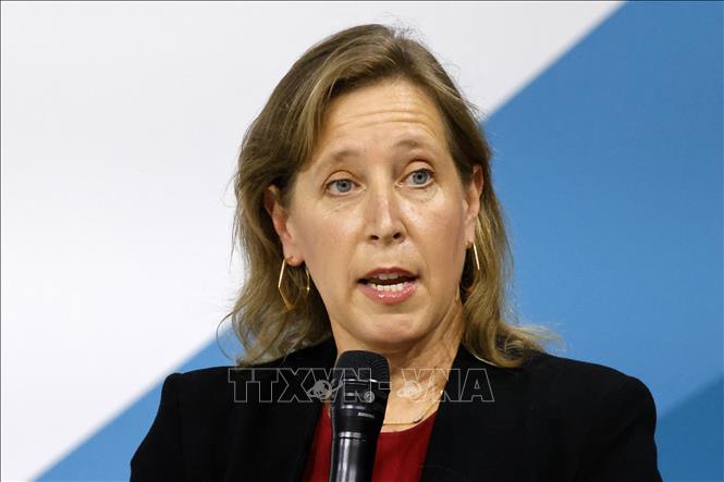 (Tư liệu) Giám đốc điều hành YouTube Susan Wojcicki phát biểu tại một sự kiện ở Paris, Pháp, ngày 11/11/2021. Ảnh: AFP/ TTXVN