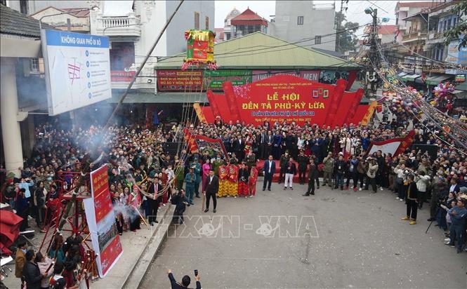 Hội đầu pháo mở đầu cho Lễ hội đền Tả Phủ - Kỳ Lừa. Ảnh: Anh Tuấn – TTXVN