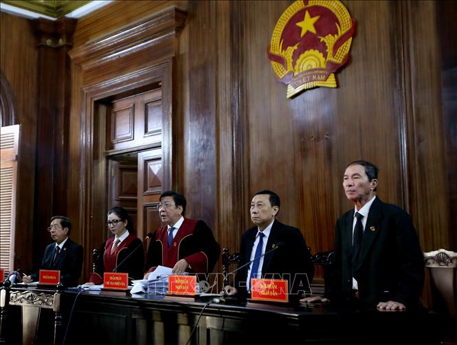 Trong ảnh: Hội đồng xét xử tuyên đọc bản án. Ảnh: Thành Chung - TTXVN