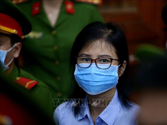 Trong ảnh: Bị cáo Hoàng Thị Thúy Nga, Chủ tịch Hội đồng sáng lập Tập đoàn Hành trình thành công mới (NSJ Group) bị phạt 8 năm tù. Ảnh: Thành Chung - TTXVN