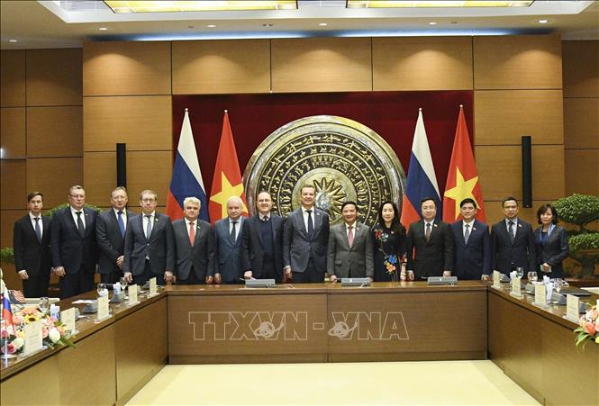 NA Vice Chairman Nguyen Khac Dinh, First Deputy Speaker of the Federation Council of Federal Assembly of Russia (upper house) Andrey Yatskin among others. VNA Photo