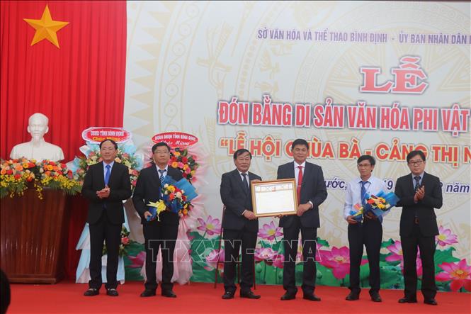 Đón nhận Bằng di sản văn hóa phi vật thể Quốc gia 